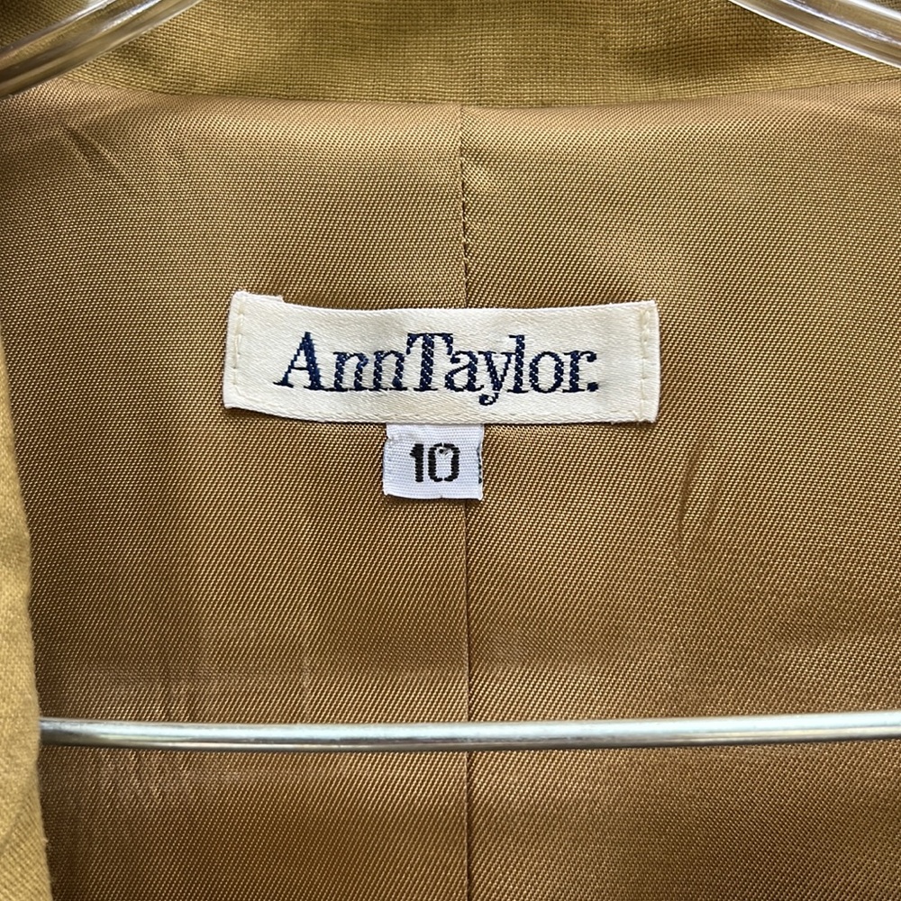 90s BEIGE ANN TAYLOR SUIT - COMES WITH MATCHING SKIRT, BLAZER AND BELT - Picture 5 of 5